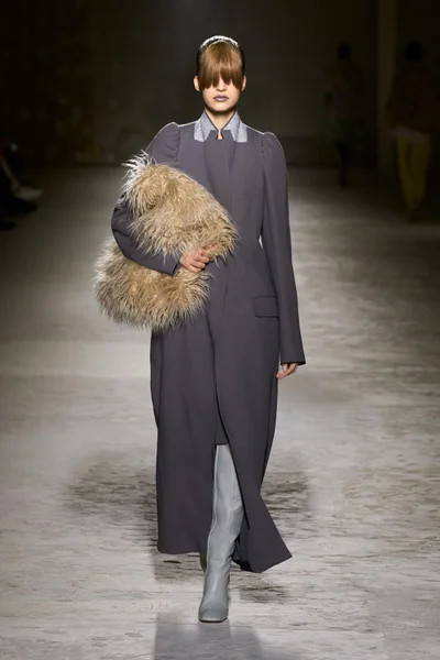 Look 9